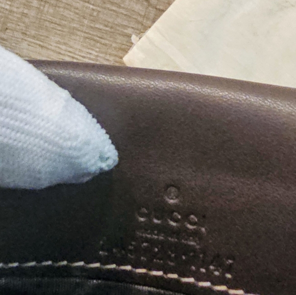 Gucci heart long wallet. Comes with dust bag and chain EUC - Picture 10 of 12